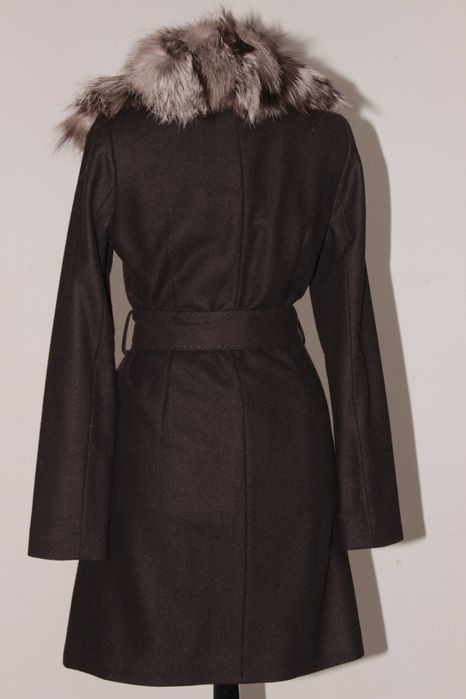 Вълнено палто с яка от естествена кожа