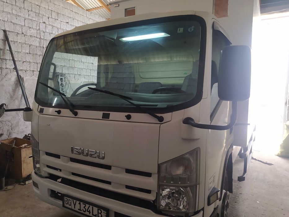 Isuzu furgon CNG NPR82