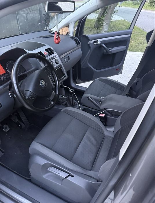 Vând volkswagen turan 2010