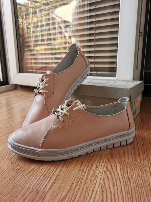 Дамски розови обувки