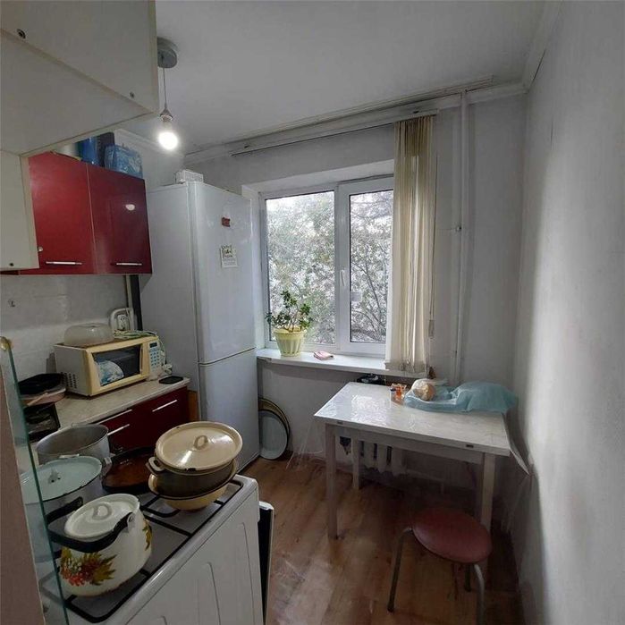 Продам 2 комнатную 4 микрорайон