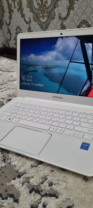 Samsung noutbuk. Sotildi