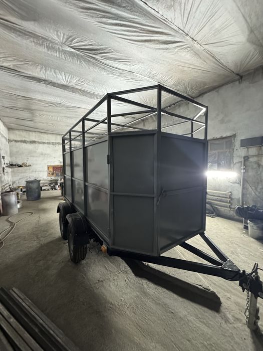 Продам прицеп (коневозка)