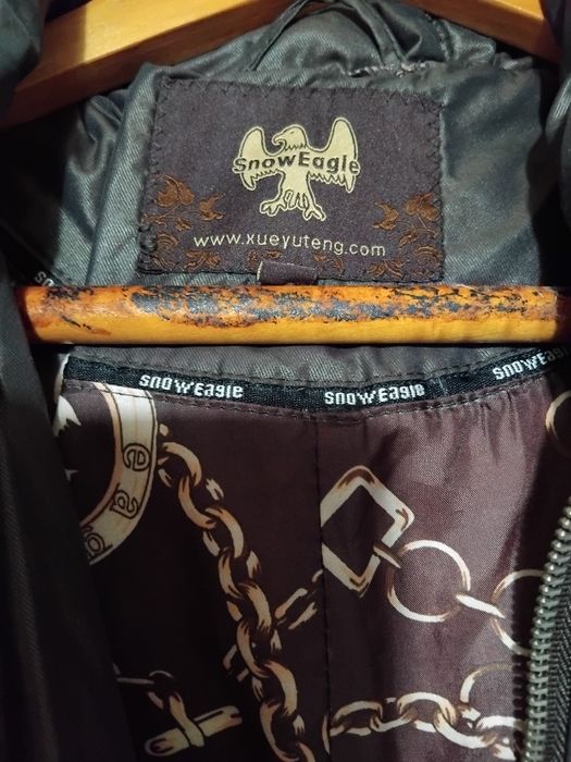 Зимна дълга шуба с естествен пух на качулка който се маха с копчета