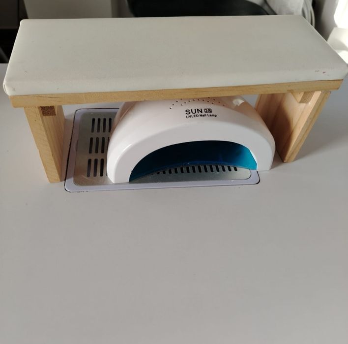 Vând suport de mâini și lampa uv