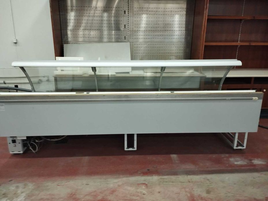 Хладилни витрини и оборудване за хранителни магазини