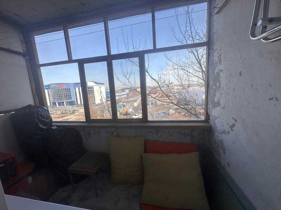 Продается 2 комн квартира гор. Строителей,4