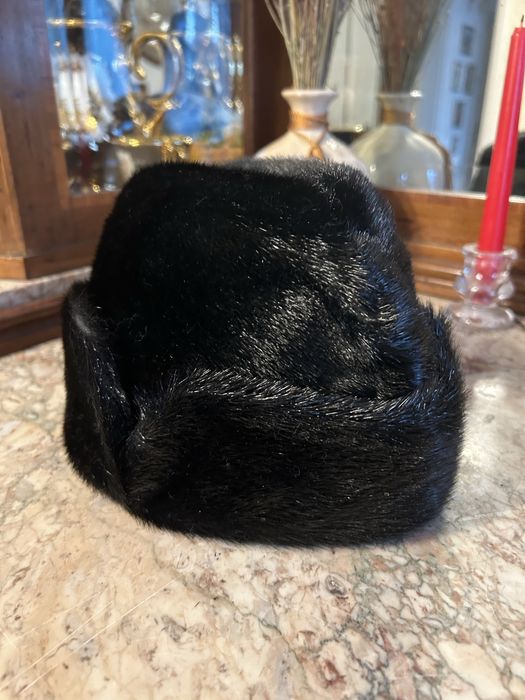 Caciula barbateasca blana foca neagra