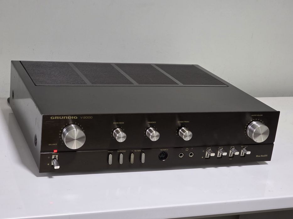 Grundig V2000 stereo amplifier