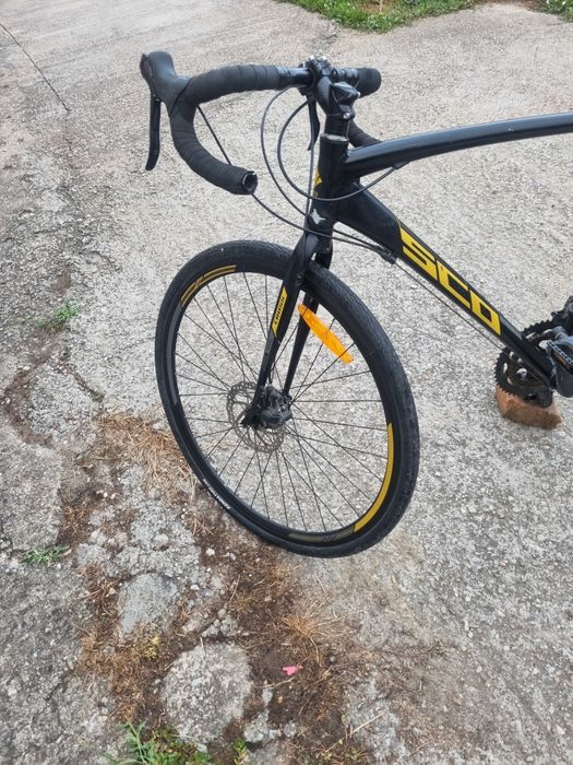 Vând bicicleta în stare buna .