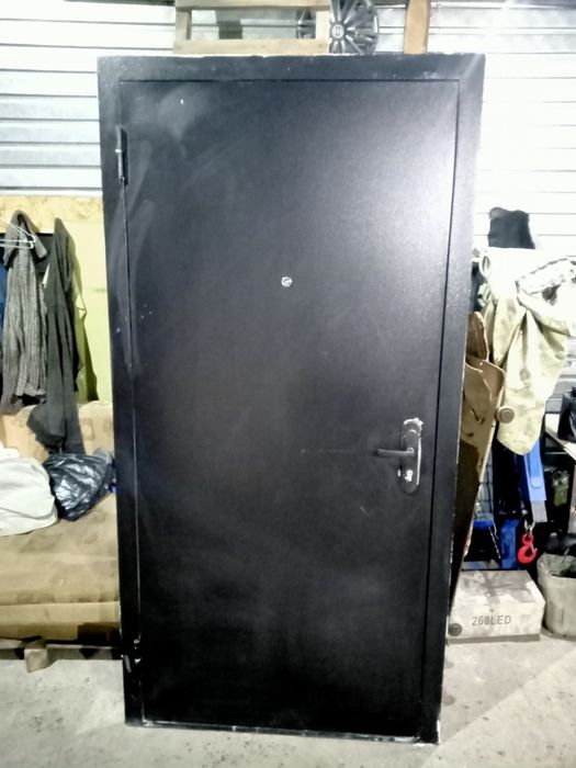 Продам дверь входную