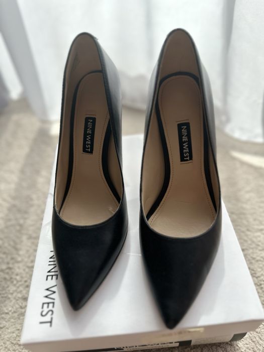 Pantofi negri stiletto Nine West 37 / 6.5