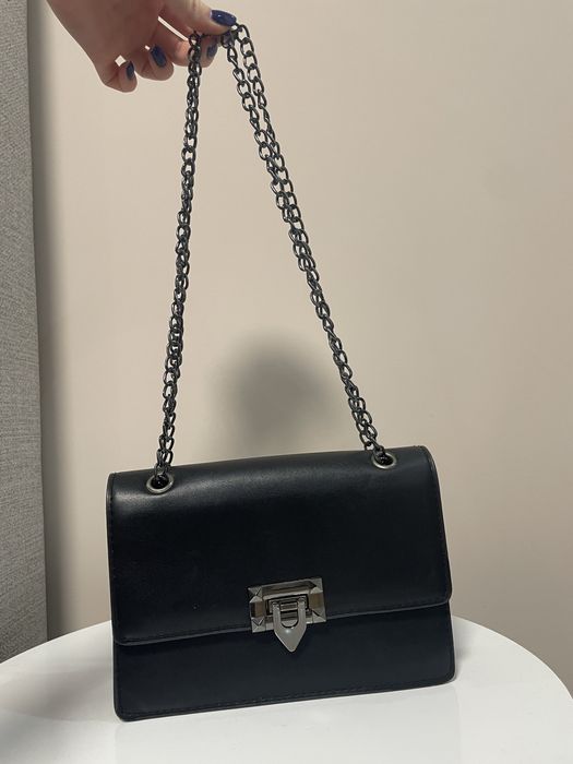 Черна малка чанта през рамо