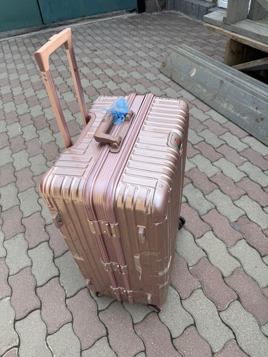 Продам чемоданы