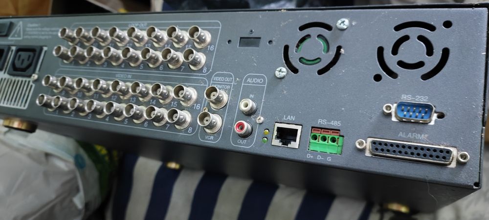 DVR cu 16 canale