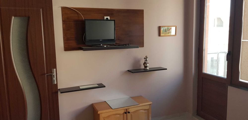 Апартамент за момичета момчета, персонал на заведения