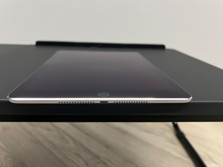 iPad Air | 9,7" | 128 GB | 2013 A7 | Wi-Fi + Cellular 4G  Stare bună