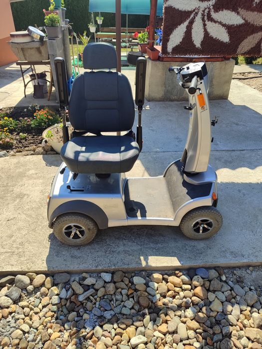 Инвалидна електрическа четириколка