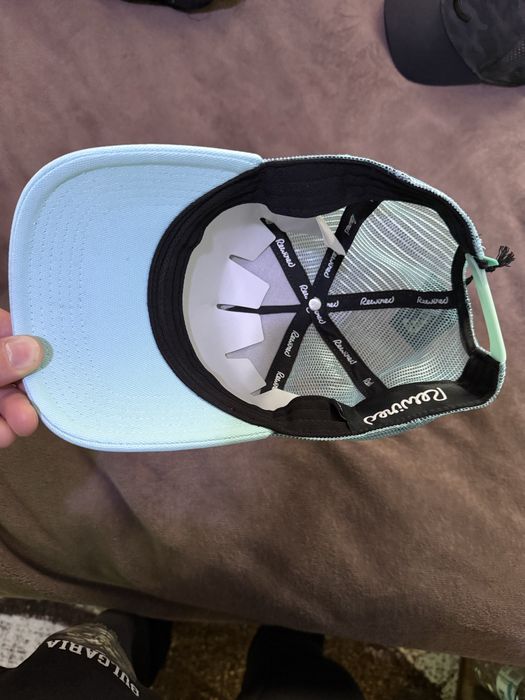 шапка с козирка Rewired 2.0 R Trucker в цвят Aqua/White.