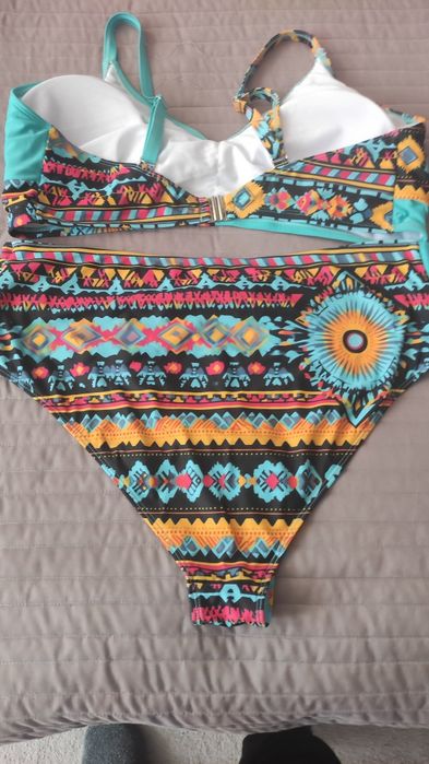 Цветен бански  от две части