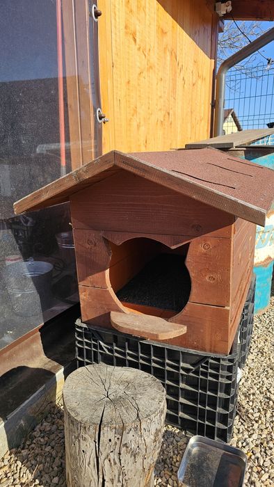 Cotet / Cuscă / Coteț izolat si incalzit pt Câine / Pisică