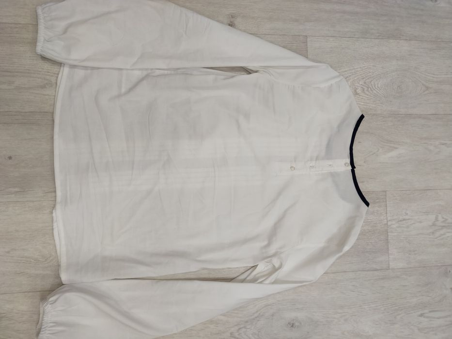 Продам блузку школьную для девочки