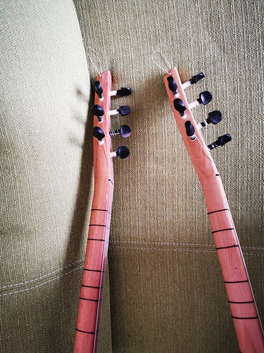 Саз дълъг с капак и микрофон. Много добър звук!