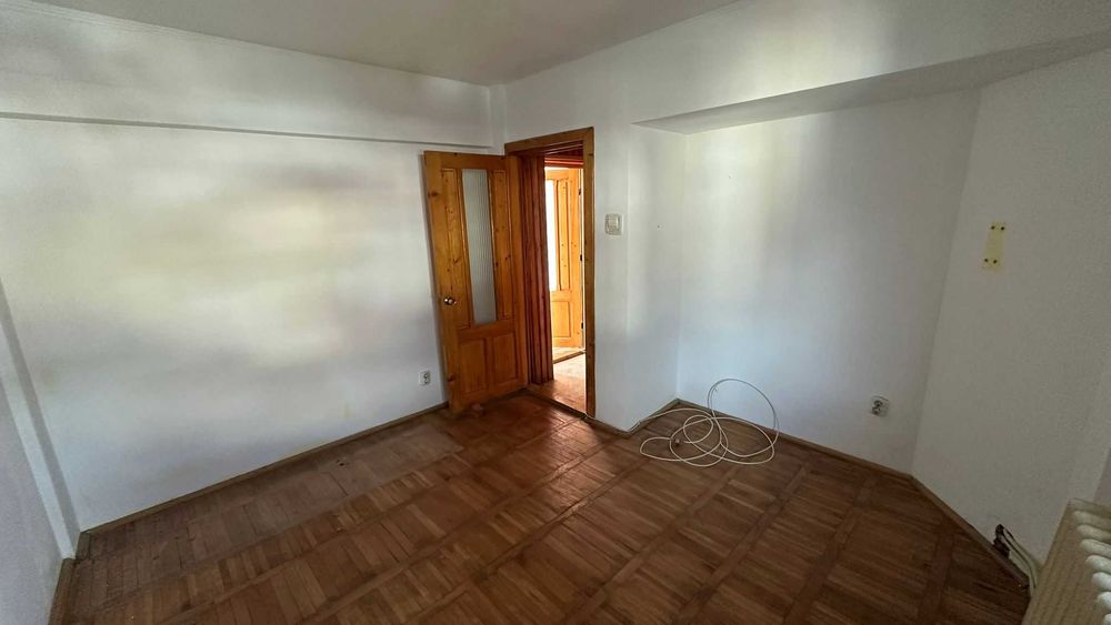 Vând apartament 4 camere-