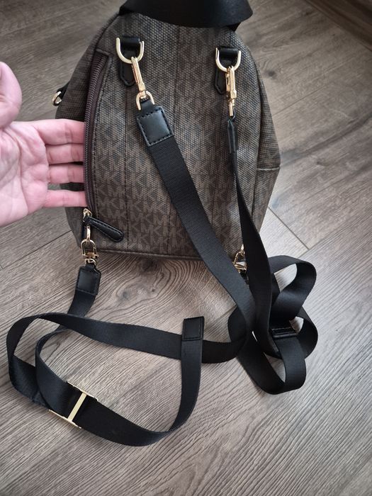 Дамска малка раничка michael kors
