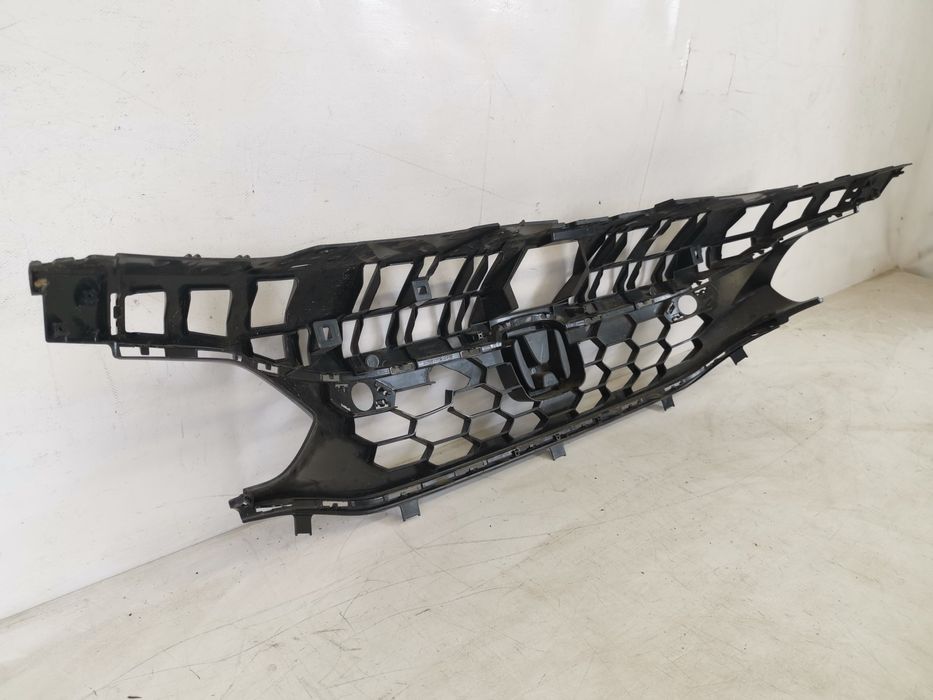 Хонда Цивик / Honda Civic Оригинална предна решетка в добро състояние