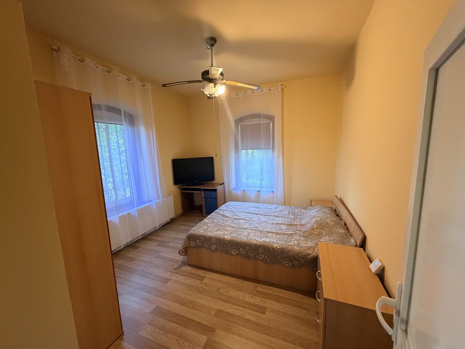 Inchiriez casa-spatiu comercial