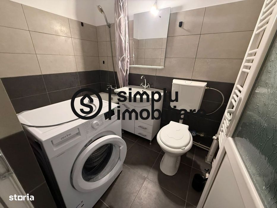 Garsoniera, etaj 1/4, centrala, Ciuperca - 75 000 Euro