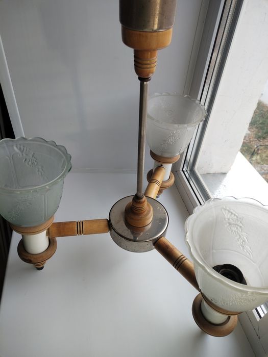 Продам недорого, люстру. Советского качества.