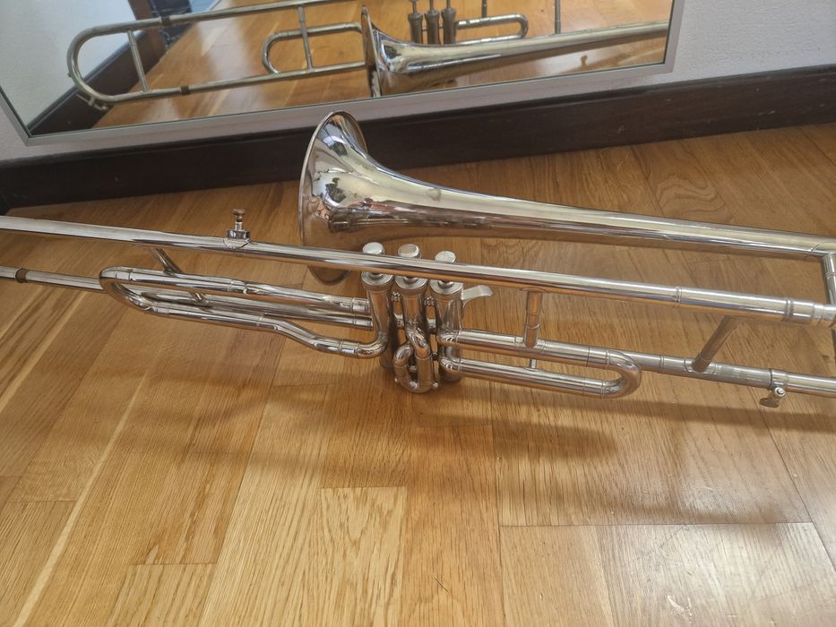 Trombon argintiu tip trompeta