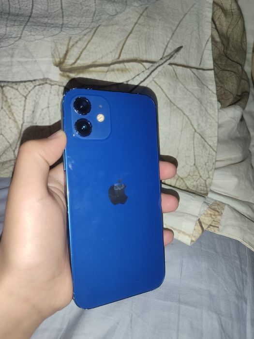 Айфон 12  синий цвет