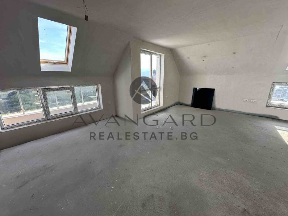 Продава се Тристаен апартамент в Пловдив, Тракия - 152 кв.м за 1231 €/кв.м - Снимка #1