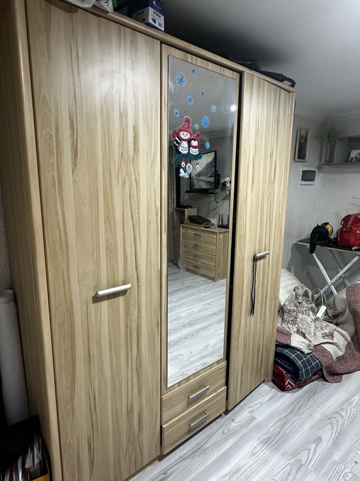 Продам шкаф в спальню срочно