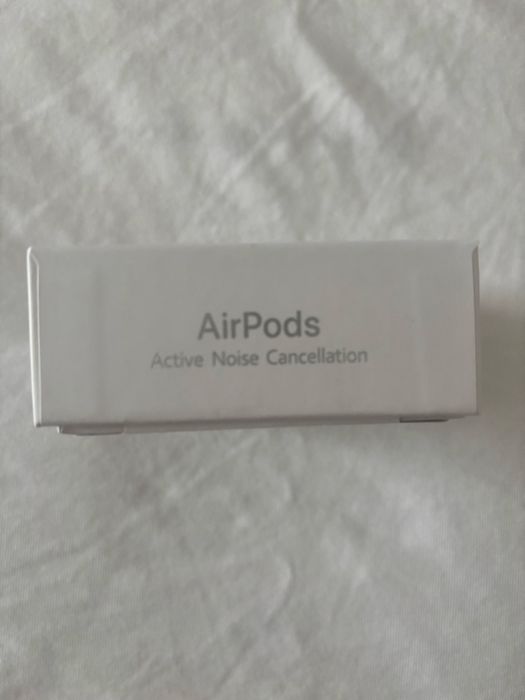 Apple AirPods 4 ANC