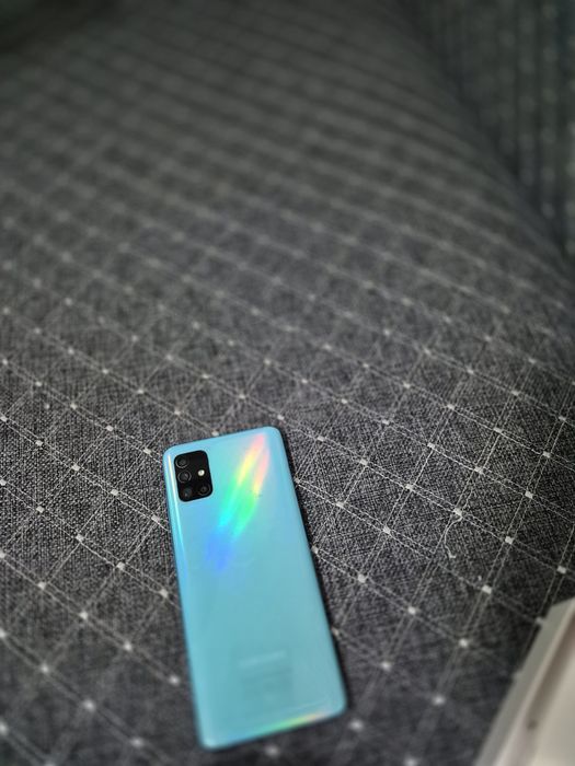 Продам телефон  самсунг А51