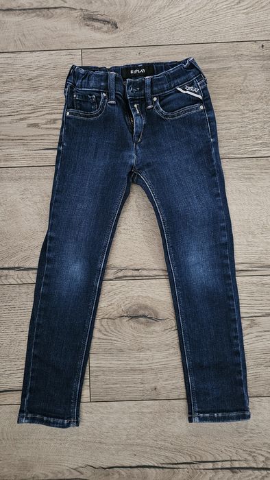 Детски дрехи на Guess