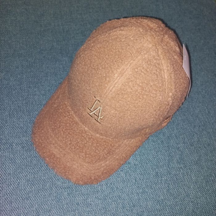 Продам новую беисболку "тедди"