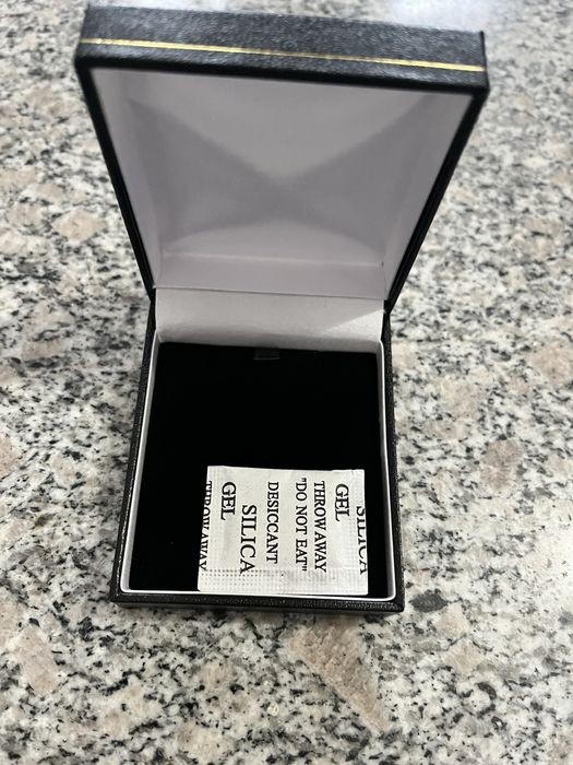 Кутии за бижута. Кожена кутия за бижу, картонена кутия за бижу.