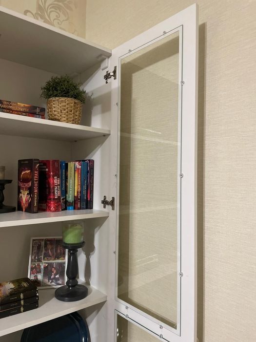 Шкаф - витрина (практически новый)