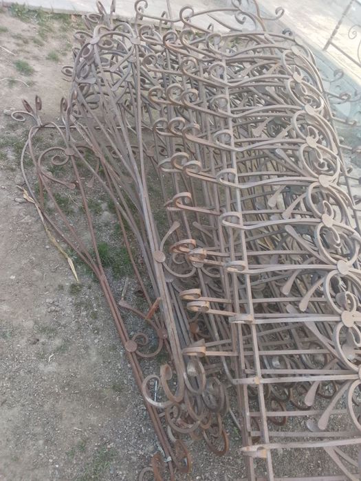 Deraza va bogʻ uchun  panjaralar ( ograjdenilar) sotiladi