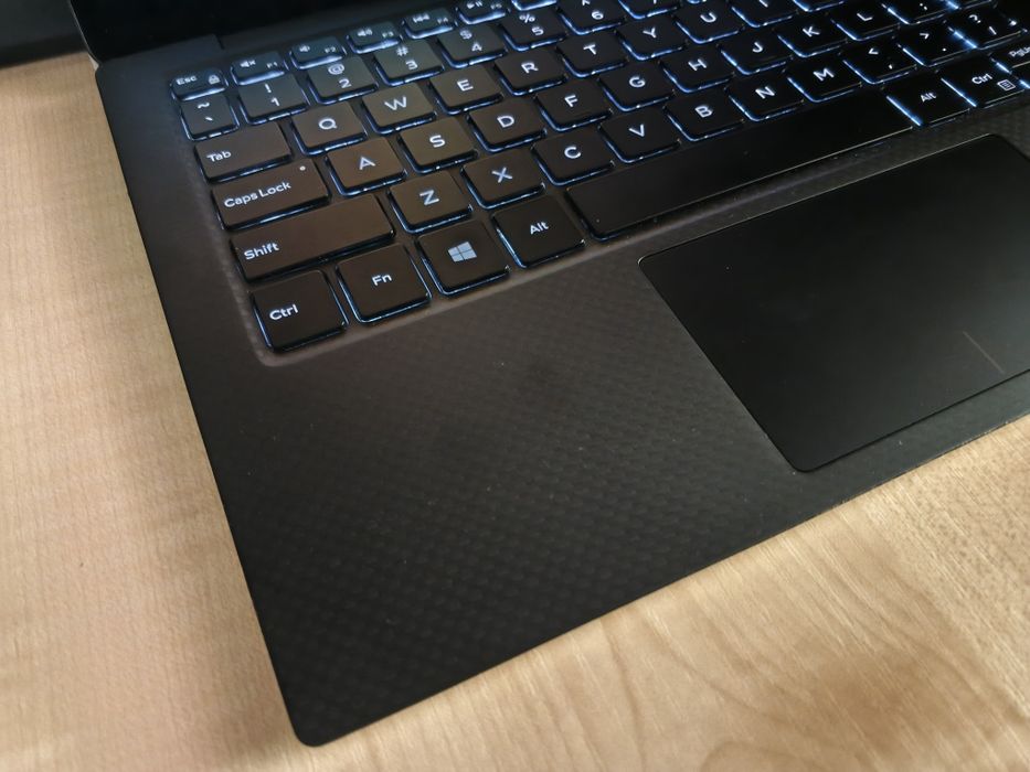 DELL XPS 9370 13,3" 4K UHD Touch/CORE™ i7-8550U/8GB LPDDR3/512GB NVMe!
