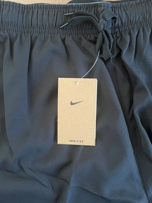 Set pantaloni scurți si tricou Nike Miler