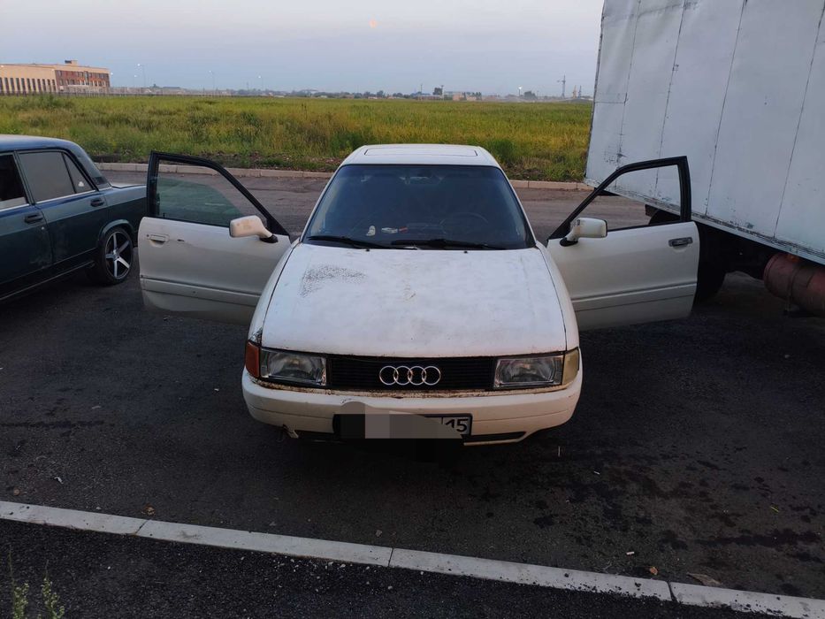 Продам машину Ауди 80 б3