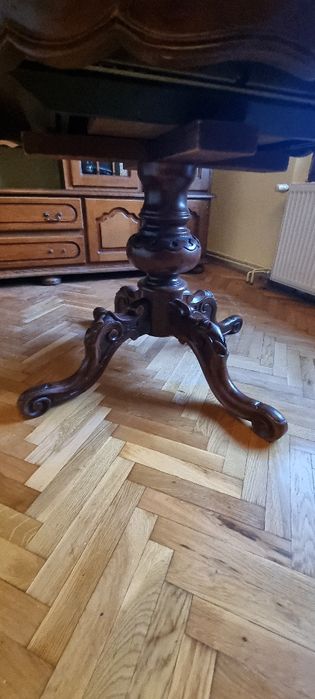 Vând masa stil baroc din furnir cu intarsii
