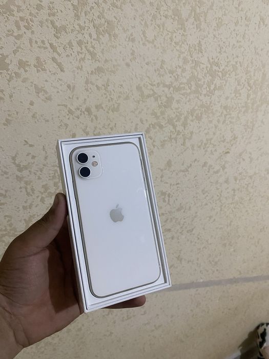 Белый Айфон 11..