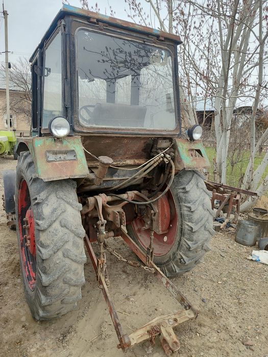 T40 traktor sotiladi